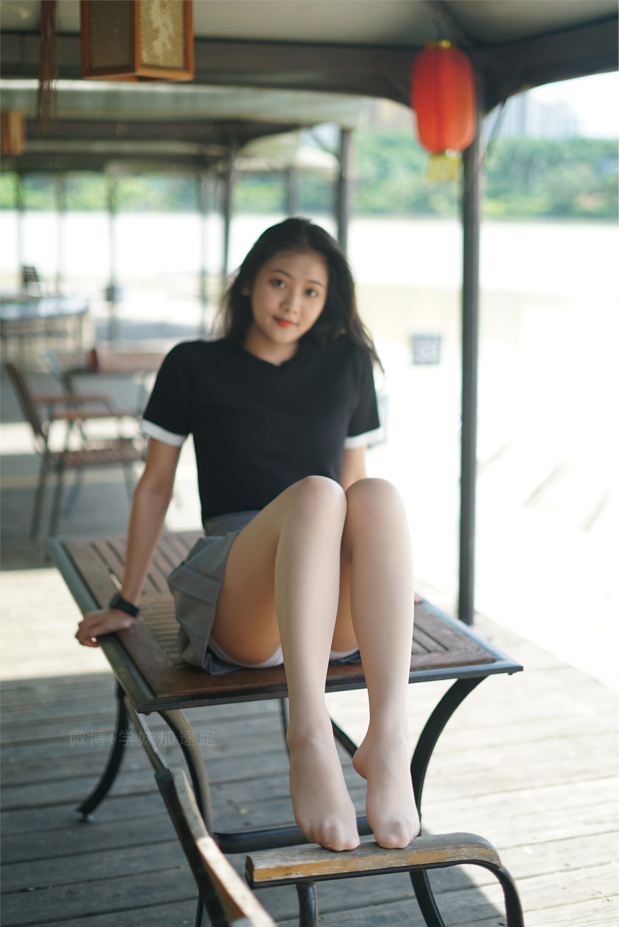 学妹加速跑 XM077《桌上起舞的彤彤》